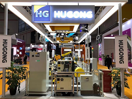 进博会首日优发国际意大利CEA展位展品机械人焊接系统