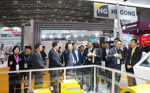 甘肃省天水市常务副市长莅临优发国际意大利CEA展位