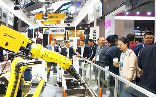 第二届进博会优发国际意大利CEA展位机械人系统受到极大关注