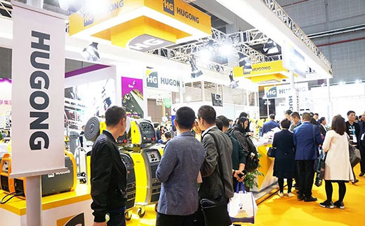 第二届进博会优发国际意大利CEA展位数字化焊机很受接待
